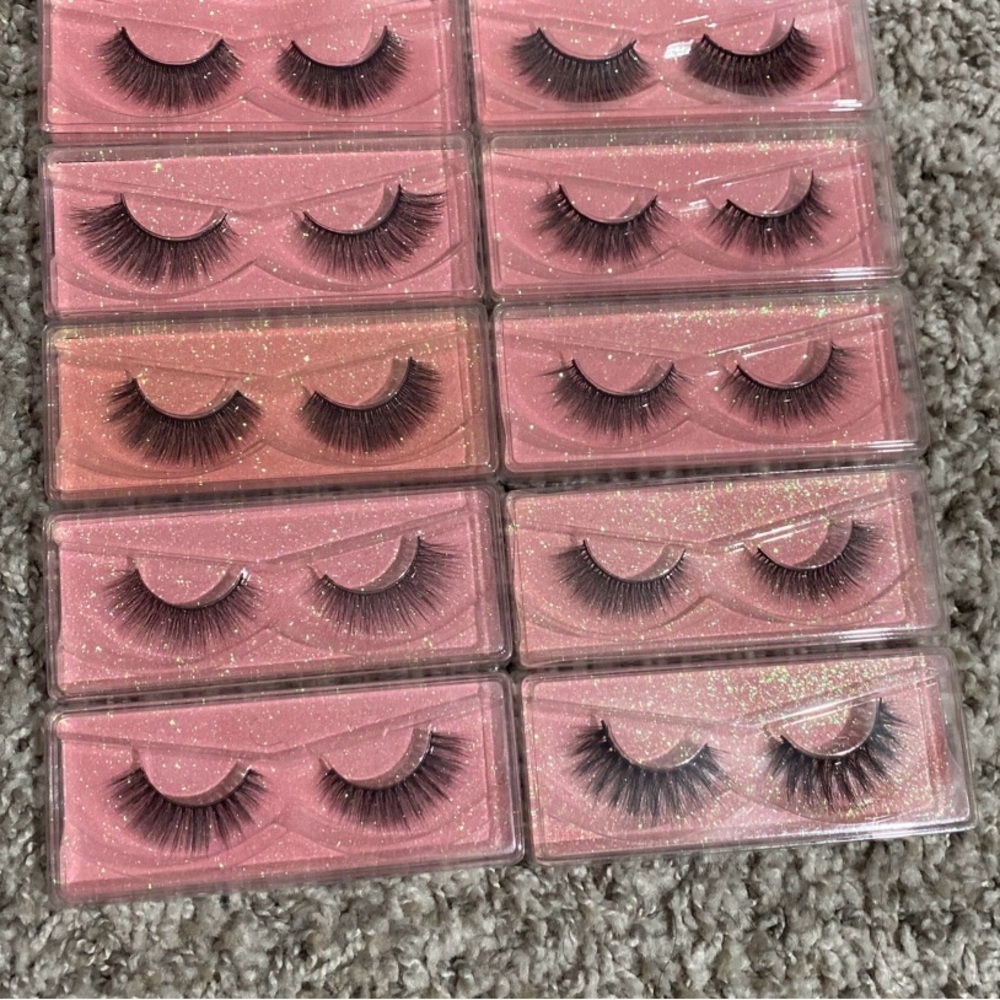 Lashes - Picture 3 of 3
